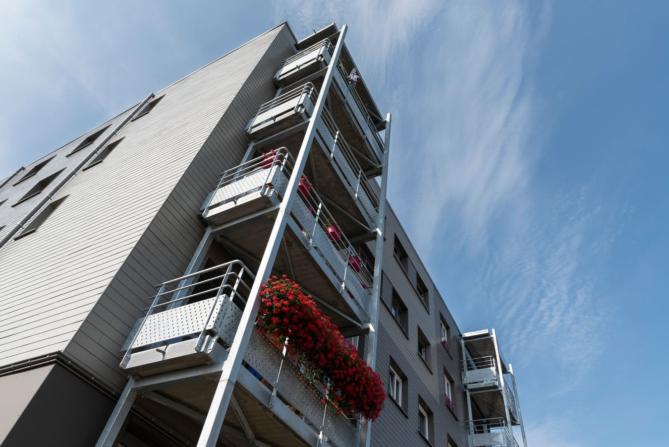 RENOVATION COMPLETE de 80 LOGEMENTS