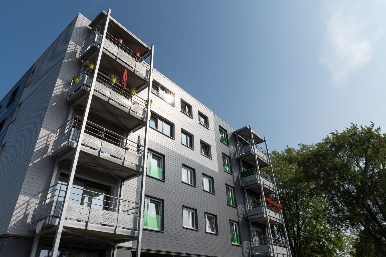 RENOVATION COMPLETE de 80 LOGEMENTS
